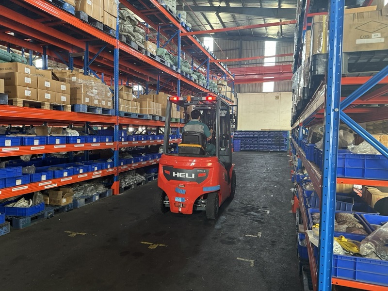 Dịch Vụ Cho Thuê Xe Nâng Hàng 7 tấn Tại Hùng Cường Move